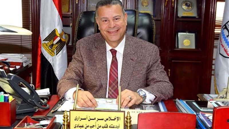 محافظ بني سويف يهنئ