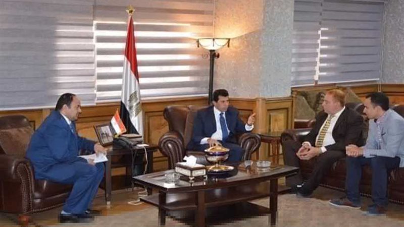 وزير الرياضة يناقش