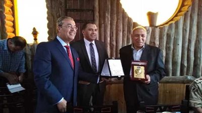 نقابة أطباء شمال سيناء تكرم بطلين من أبطال حرب أكتوبر