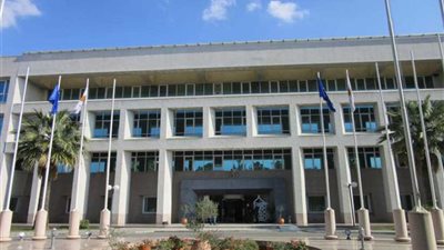 وزير خارجية قبرص يطلع كبير مفاوضي الاتحاد الأوروبي على انتهاكات تركيا