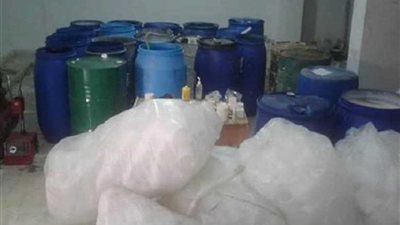 ضبط مصنع لتصنيع مستحضرات التجميل غير مرخص بالإسكندرية