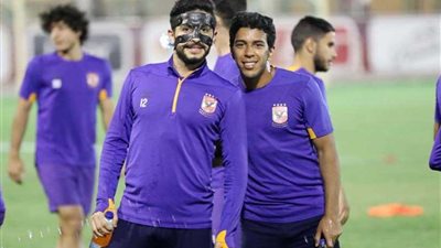 انتهاء قصة مدافع الأهلي والقناع الطبي