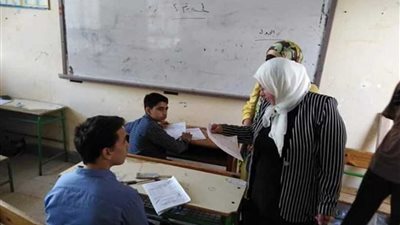 محافظ شمال سيناء يتفقد امتحانات الدبلومات الفنية بلجان العريش