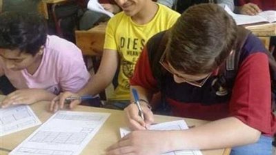 امتحان ورقي لطلاب أولى ثانوي ببني سويف