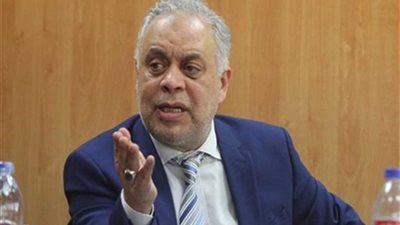 أشرف زكي: عادل إمام زعيم الأسرة الفنية ووزير خارجيتها