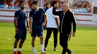 جروس يمنح لاعبي الزمالك التعليمات الأخيرة قبل نهائي الكونفدرالية
