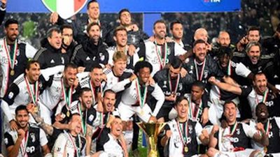 شاهد.. يوفنتوس يتوج بالدوري الإيطالي للمرة الثامنة على التوالي