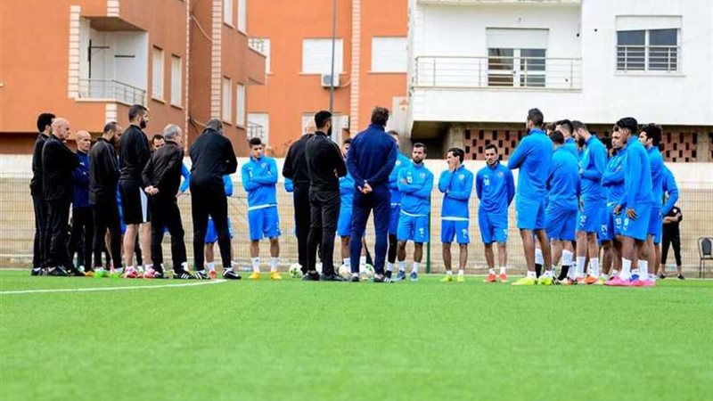 جروس يحاضر لاعبي