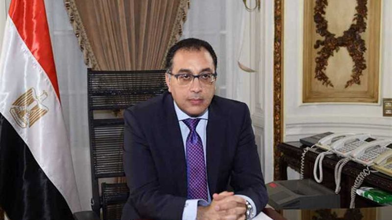 رئيس الوزراء يستعرض