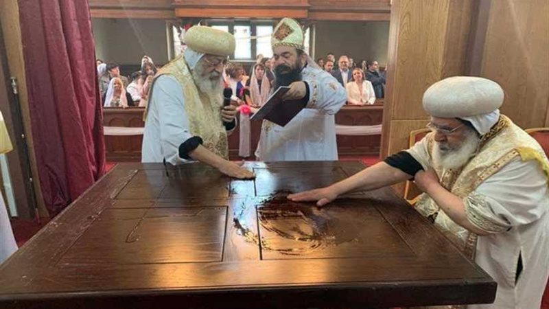 البابا يدشن كنيسة