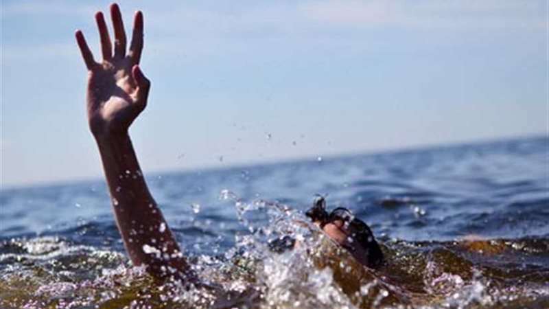 مصرع طفل غرقًا في