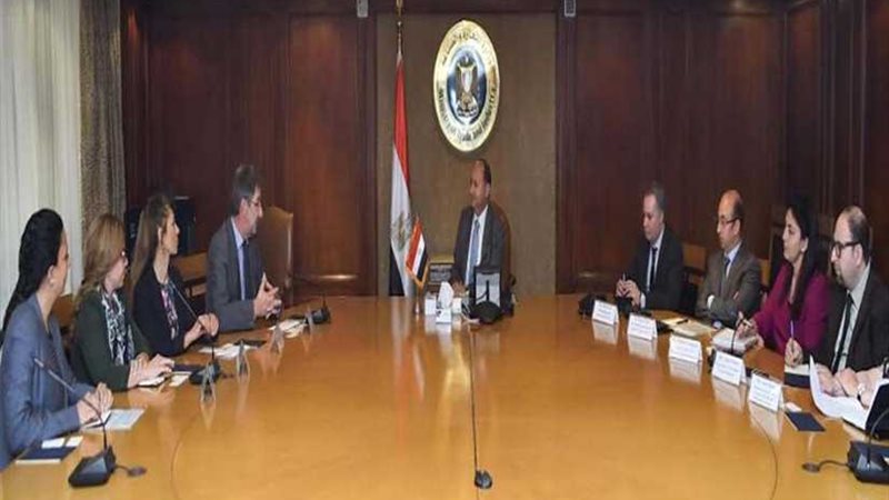 وزير التجارة يبحث