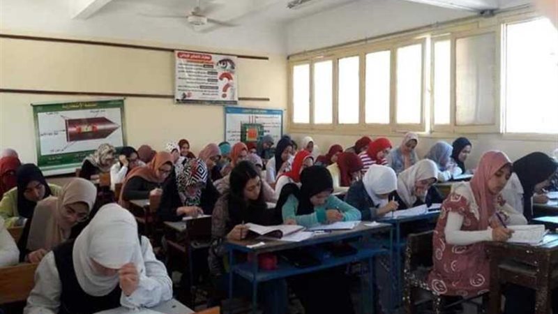 طلاب أولى ثانوي أدوا