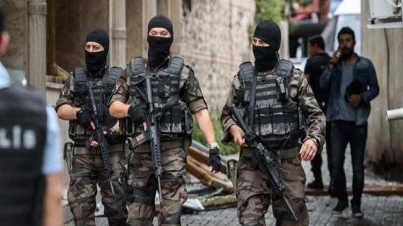 السلطات التركية تأمر