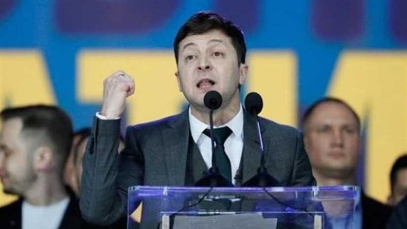 زيلينسكي يؤدي اليمين