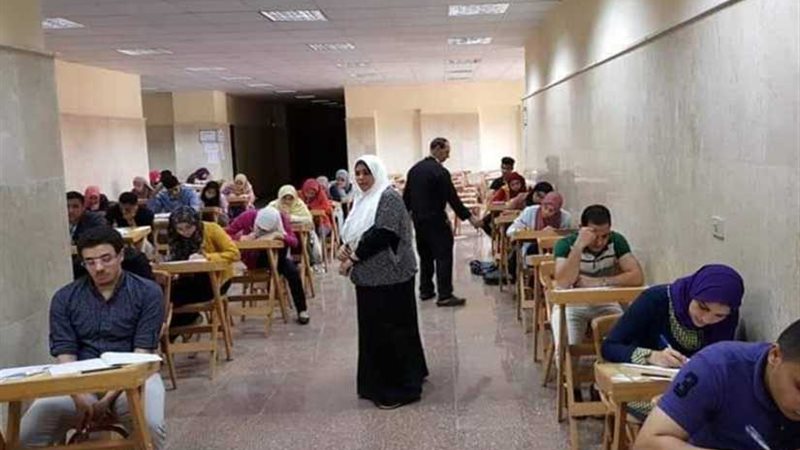 عقد أول امتحان بنظام