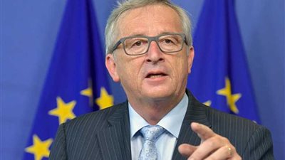 يونكر: فخور بالحفاظ على اليونان داخل منطقة اليورو