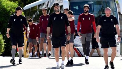 شاهد.. تفاؤل لاعبي ليفربول يظهر في المران الأول بإسبانيا