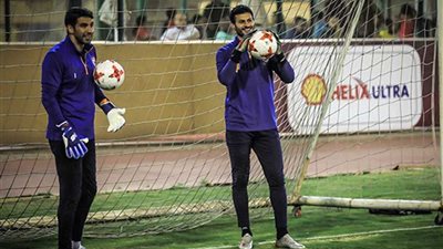 تدريبات خاصة لرباعي حراسة مرمى الأهلي استعدادًا للإسماعيلي