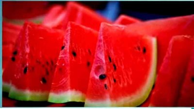شاهد.. أهم الأطعمة التي تساعد على ترطيب الجسم في فصل الصيف