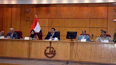 محافظ القليوبية للتنفيذيين: التعاقد مع مقاول سنوي لسرعة إزالة كل المخالفات والتعديات