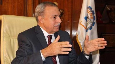 محافظ قنا يقرر تعديل مواعيد العمل لعمال النظافة نظرا لارتفاع درجات الحرارة