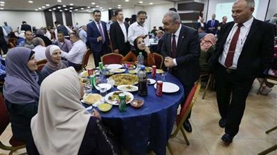 رئيس الوزراء الفلسطيني: لو ظل معنا قرش واحد سنعطيه لعائلات الشهداء والأسرى