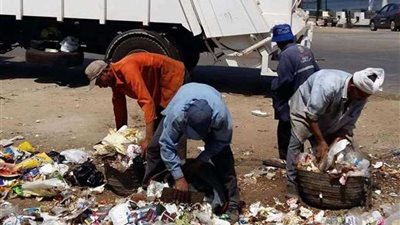 رفع ١٣٠ طنا من القمامة ووضع منظومة للتجميل بحي ثانٍ العامرية بالإسكندرية