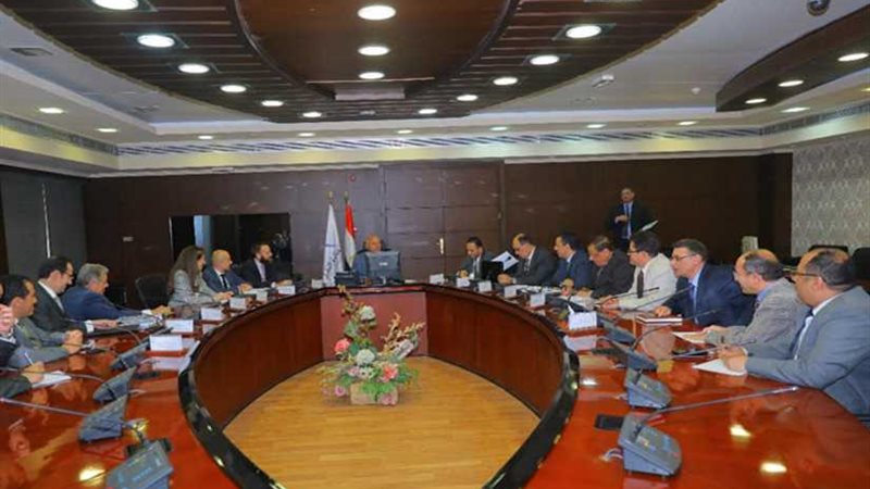 وزير النقل يبحث معدلات