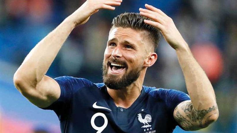 أوليفييه جيرو يوقع