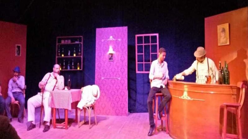 أبو زهرة في فمه ..