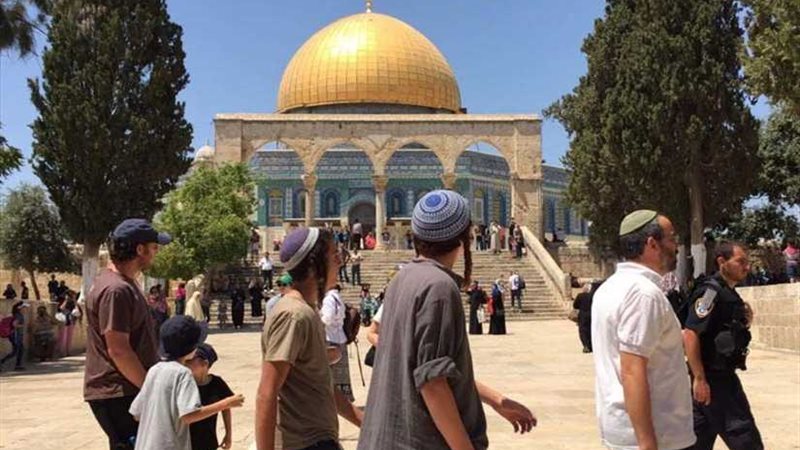 66 صهيونيا يقتحمون