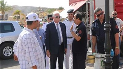 محافظ جنوب سيناء يتفقد آثار الحريق بالسوق القديم بشرم الشيخ