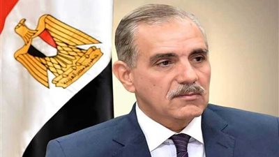 محافظ أسيوط يتفقد السيطرة على حريق بأشجار مديرية الصحة لارتفاع درجة الحرارة