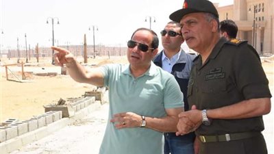 الرئيس السيسي يتفقد عدداً من مشروعات العاصمة الإدارية الجديدة بعد صلاة الجمعة (صور)