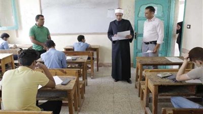 وكيل الأزهر يتفقد أول أيام امتحانات الثانوية الأزهرية