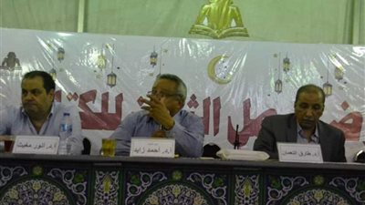 مثقفون يفندون 