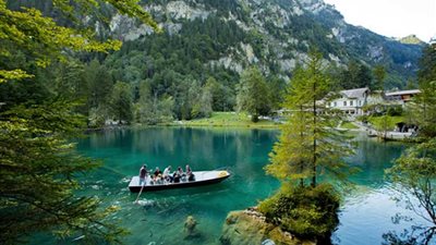 أسطورة حب تخلدها بحيرة الدموع الزرقاء بسويسرا.. (فيديو وصور)