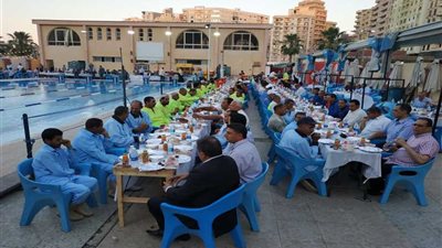 محافظ البحيرة يشارك العاملين بقطاع النظافة حفل الإفطار السنوي