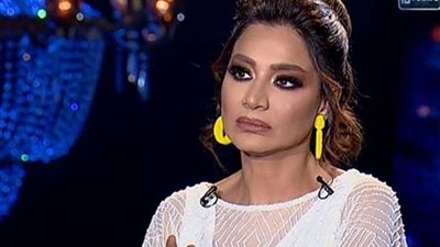 «الإعلاميين» توقف بسمة وهبة لمخالفات «شيخ الحارة»