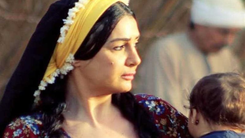 غادة عبد الرازق تواصل