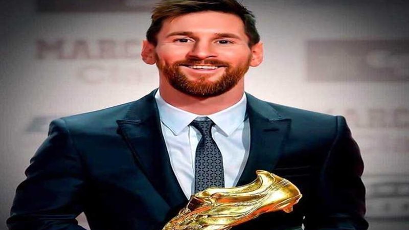 ميسي أول لاعب يفوز