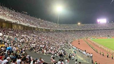 عاجل.. سقوط مشجع ثان من المدرجات بسبب التدافع ونقله إلى المستشفى