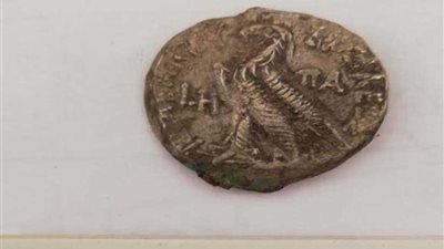 الكشف عن بقايا بيت أثري يرجع للعصر البطلمي بتونا الجبل