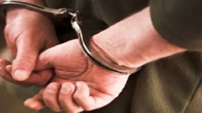 القبض علي عنصرين إجراميين بحوزتهما كيلو وربع حشيش بالزاوية الحمراء