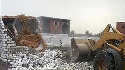 إزالة تعديات على أراضٍ زراعية ببني مزار