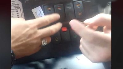 بالفيديو ..ضباط أتراك يدربون الميليشيات الإرهابية على استخدام الأسلحة والمدرعات التركية