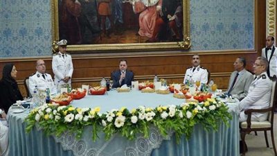 وزير الداخلية خلال حفل إفطاره مع أسر الشهداء