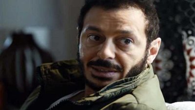 مصطفى شعبان يؤجل سفره إلى السعودية لأداء العمرة بسبب مجدي البحيري