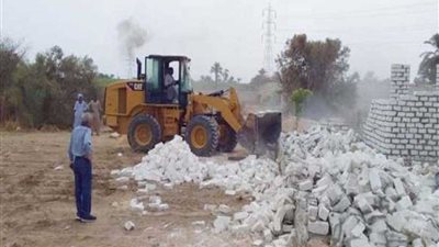 إزالة 11 حالة تعدٍّ بحملة مكبرة بملوى